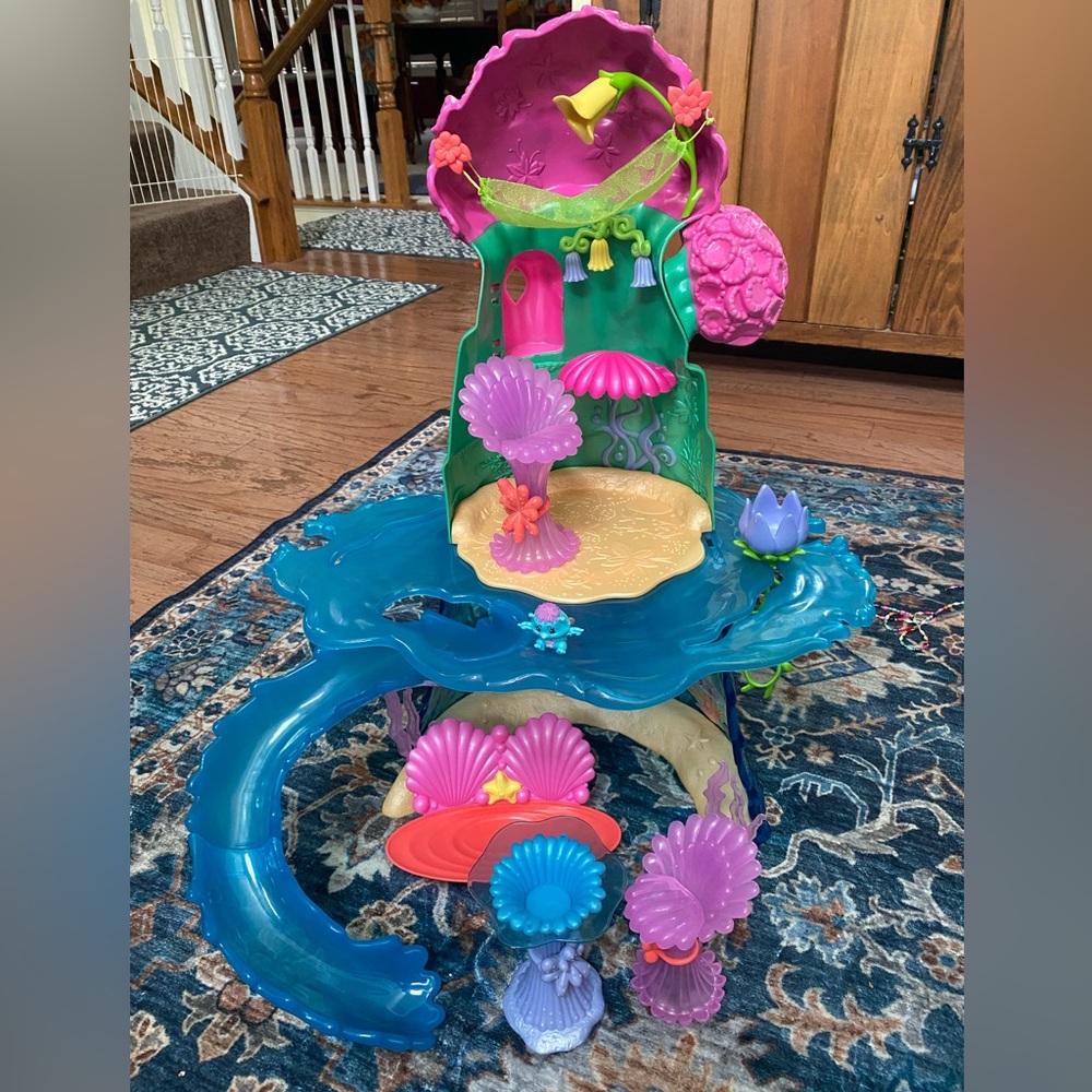 Barbie Fairytopia Mermaidia Playset 2006. 2 feet tall
Rare and Vintage
